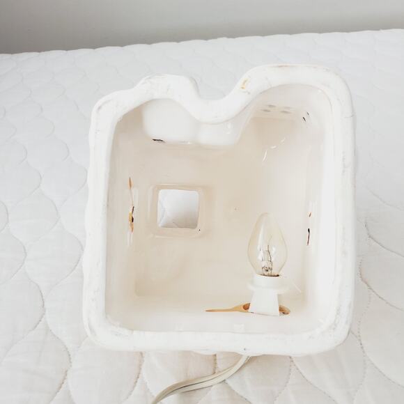 Vintage Light Up Electric Ceramic Christmas Snow Village House by ONI Working - Picture 5 of 10